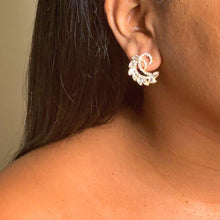 Load image into Gallery viewer, Daes Elegant Stud Earrings
