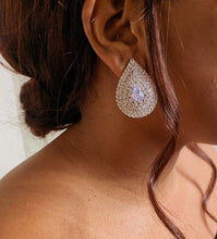 Load image into Gallery viewer, Noce Silver Stud Earrings
